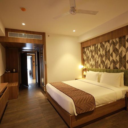 Mandarin Sky Hotel Канур Екстериор снимка