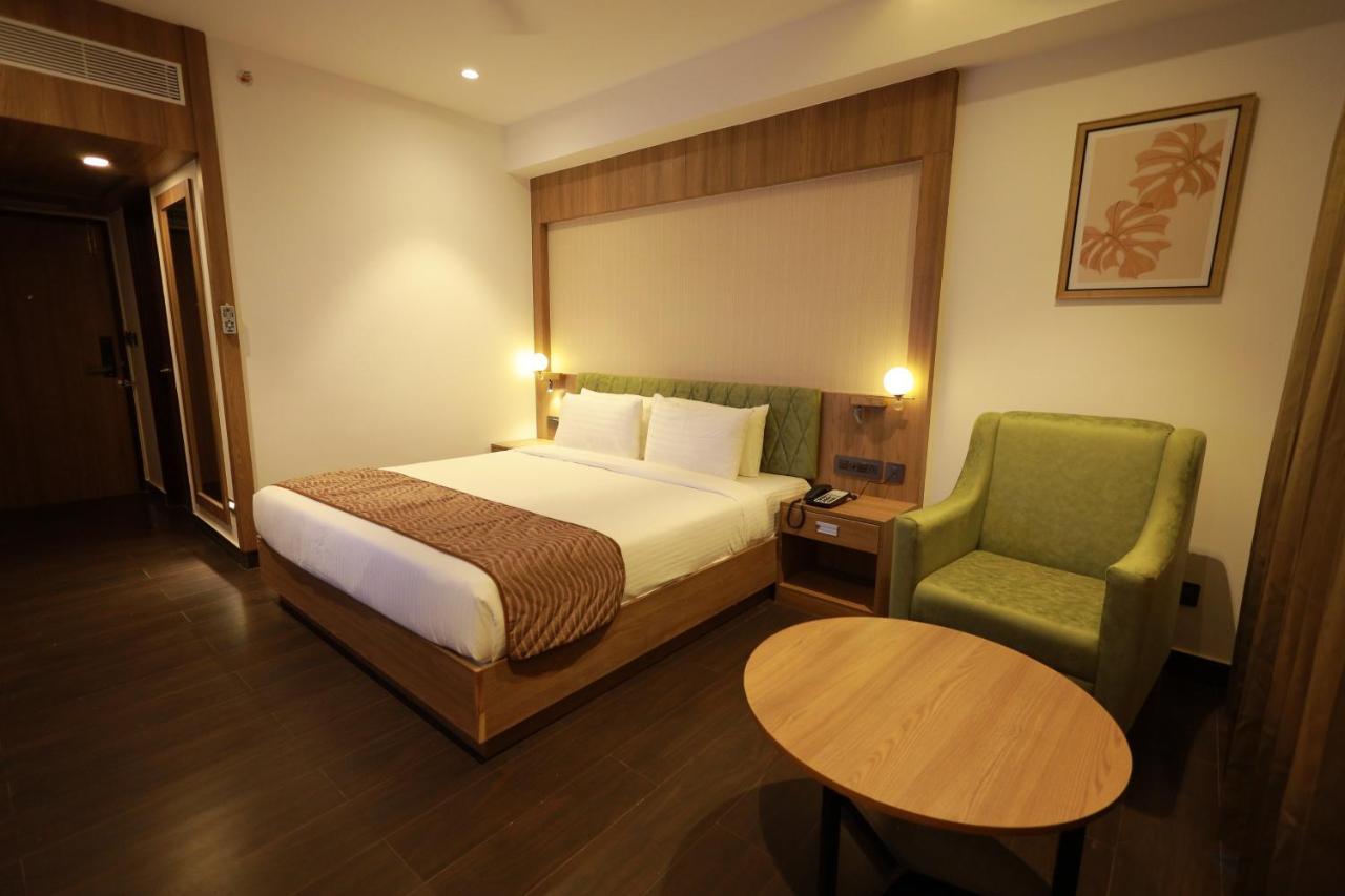 Mandarin Sky Hotel Канур Екстериор снимка