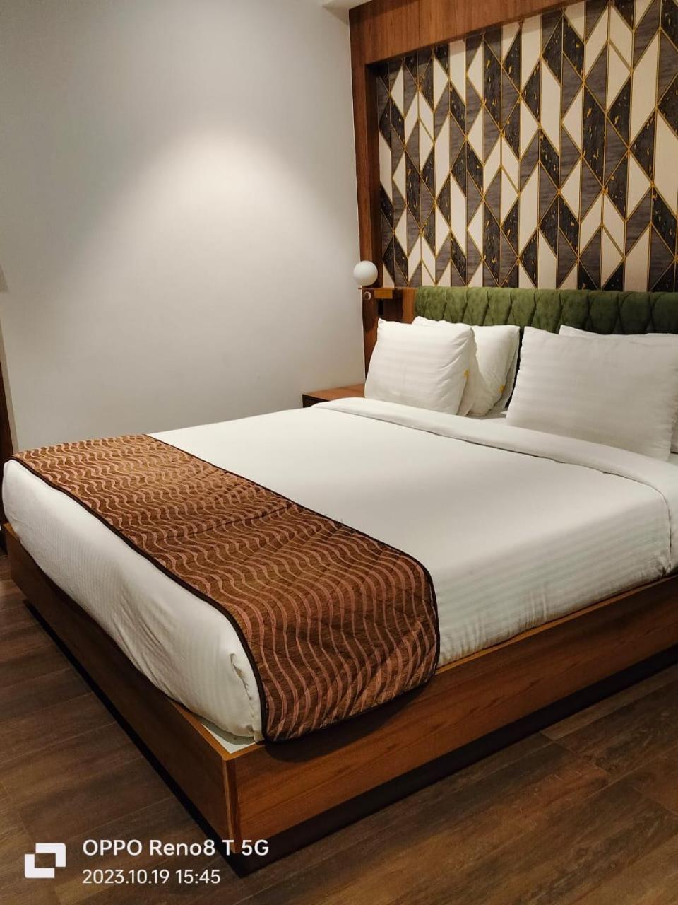 Mandarin Sky Hotel Канур Екстериор снимка