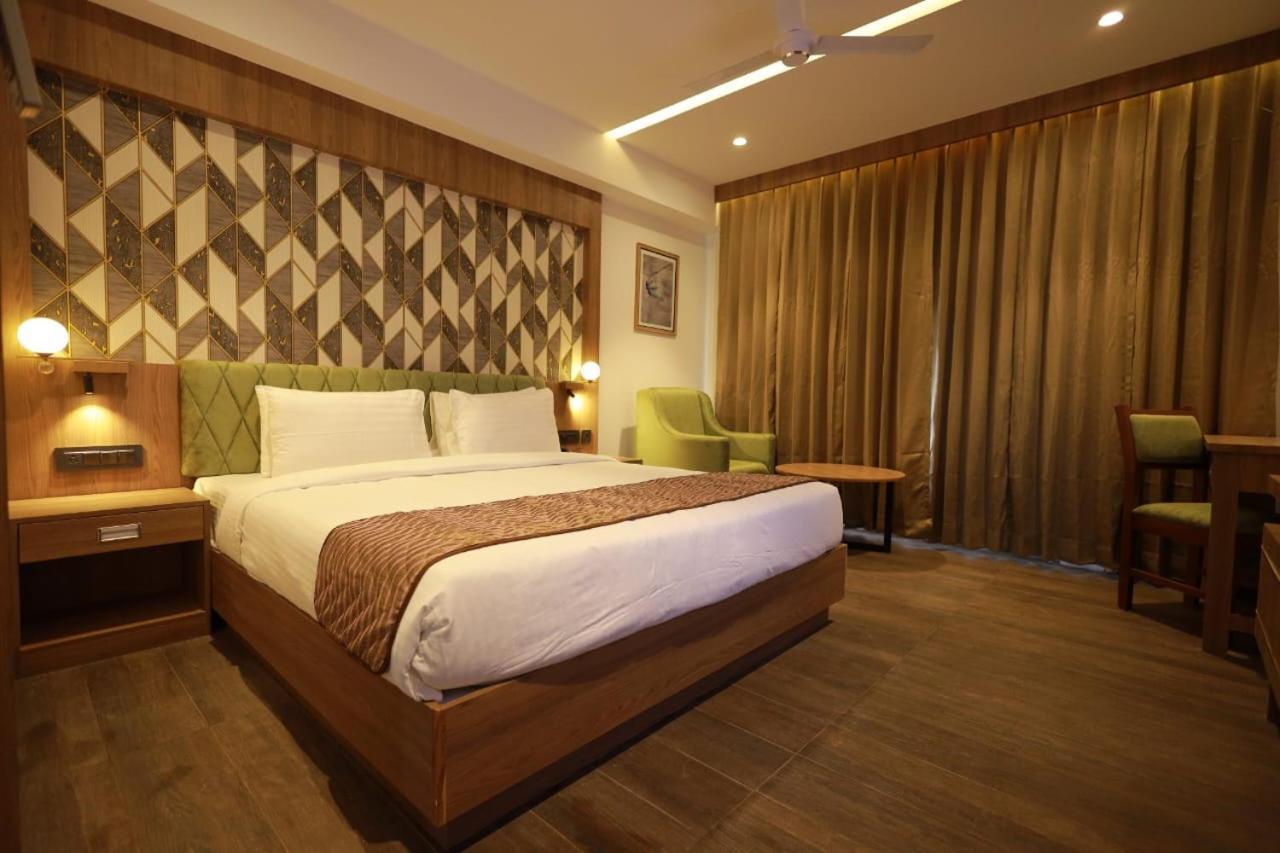 Mandarin Sky Hotel Канур Екстериор снимка